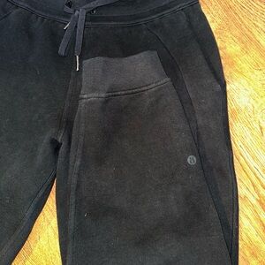 Lululemon joggers super stretchy and comfy